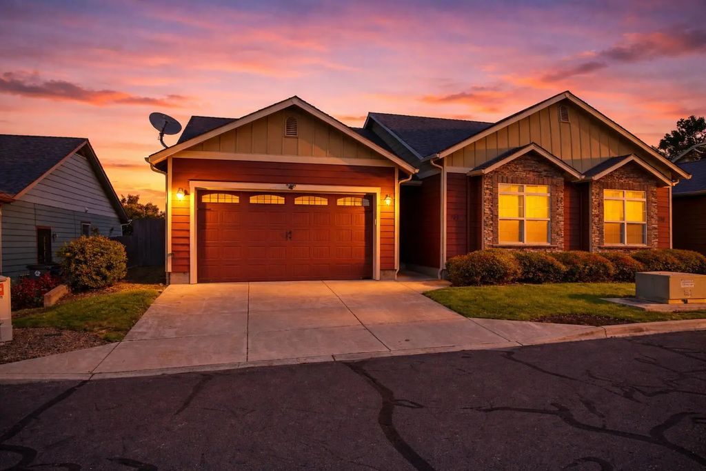 729 Amhurst Way, Medford