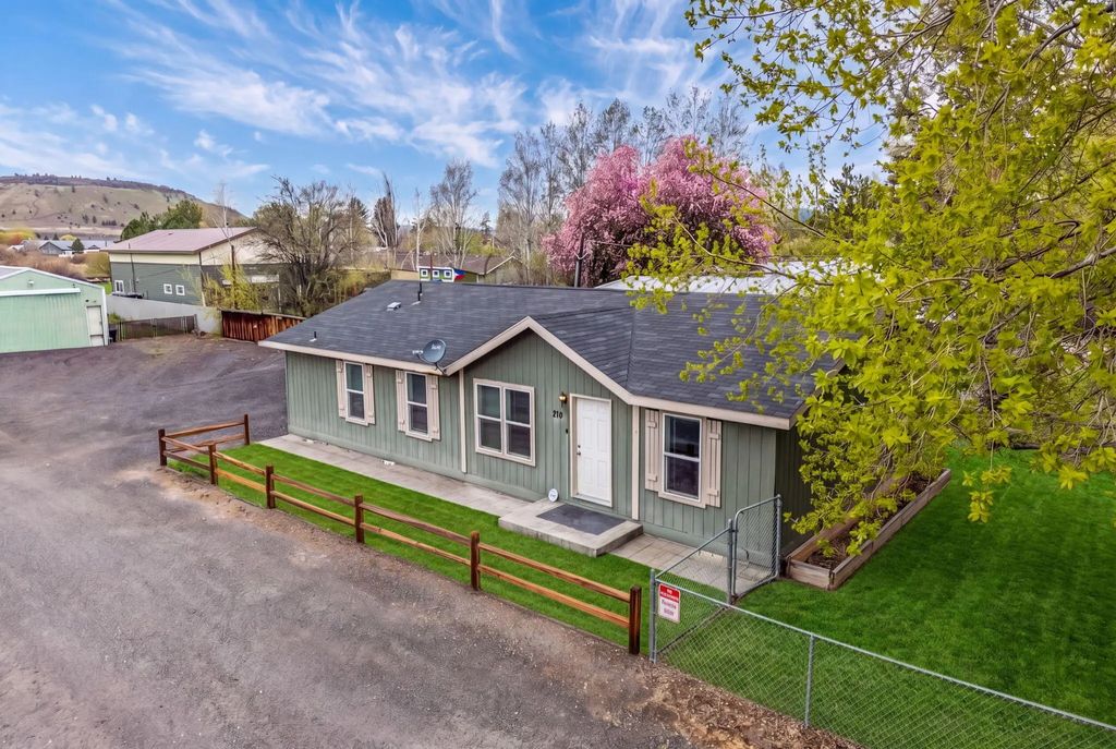 715 S Main Street, Prineville