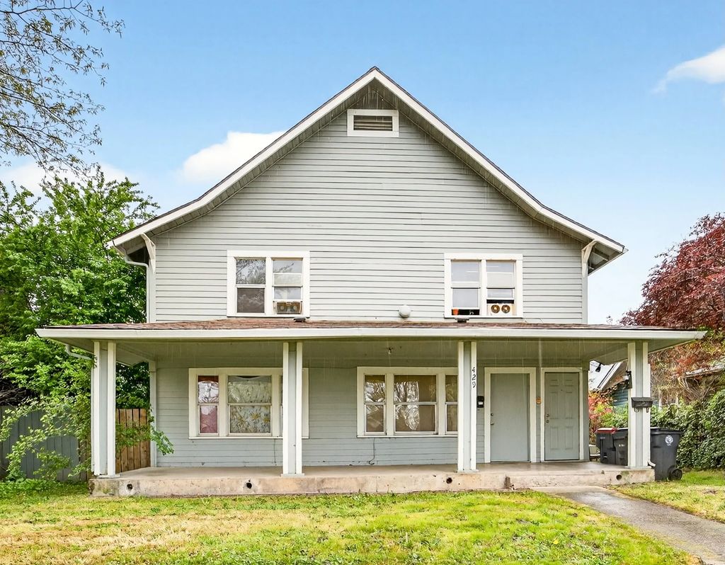 429 N Holly Street, Medford