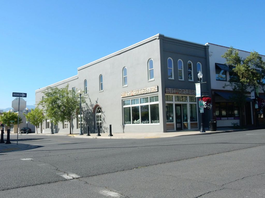 232 E Main Street, Medford