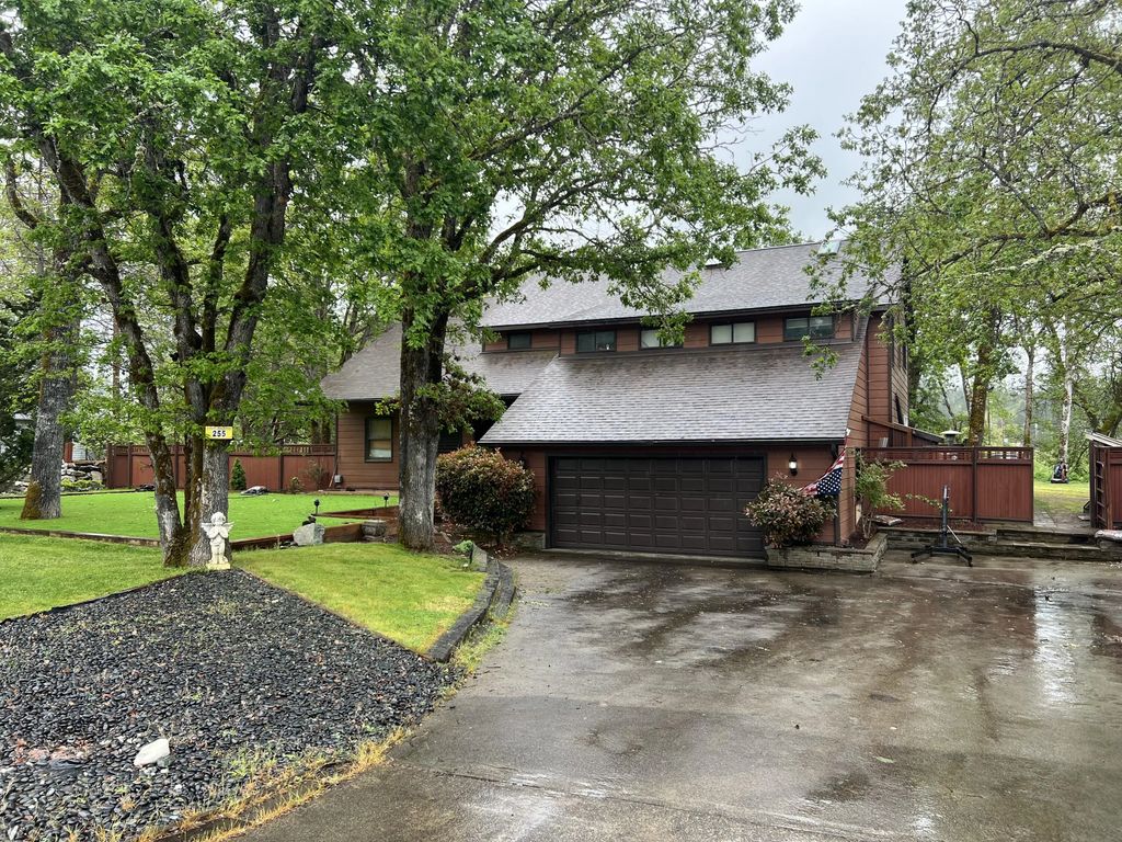 255 Barker Drive, Merlin