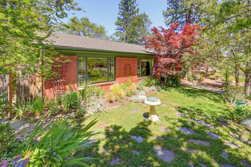 1365 Ponderosa Drive, Ashland
