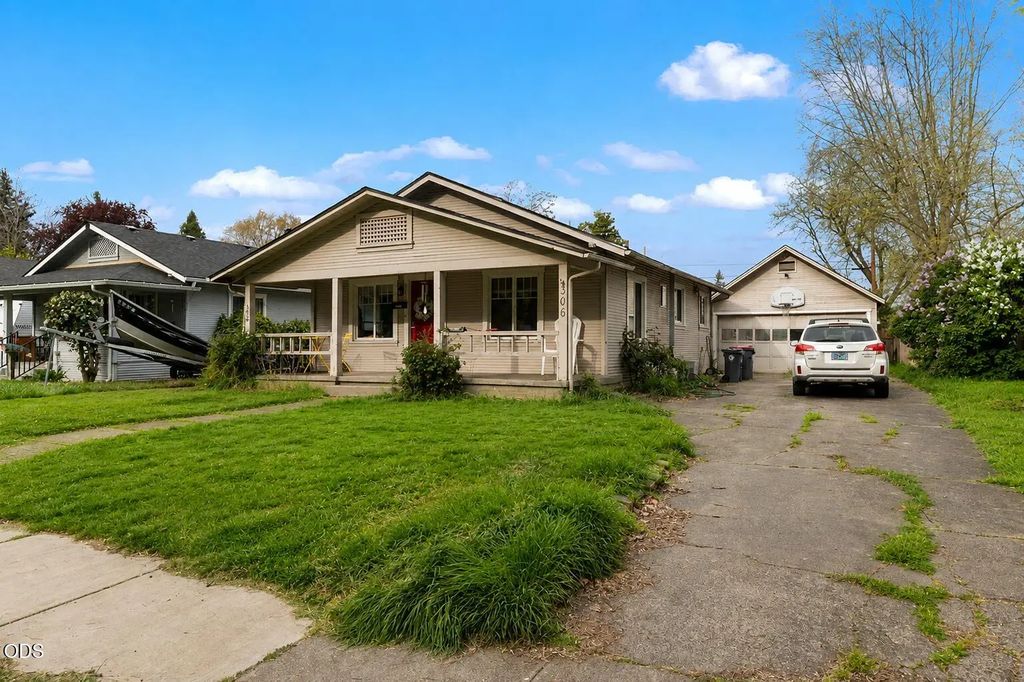 306 Vancouver Avenue, Medford