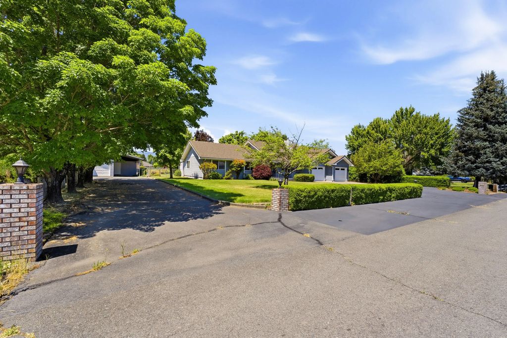 992 Auby Way, Grants Pass