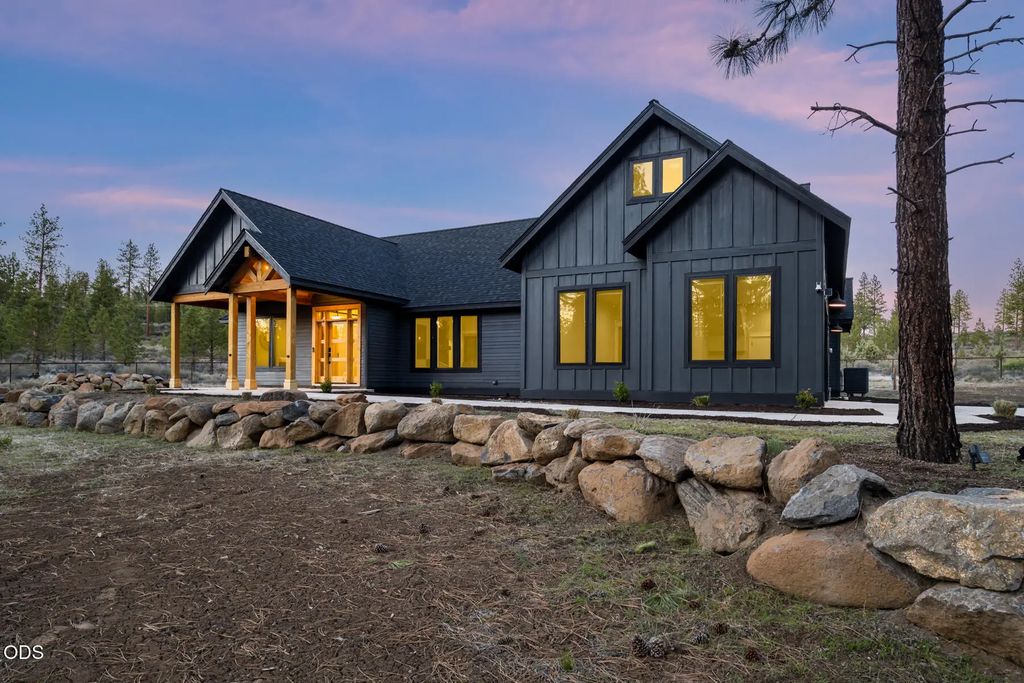 16611 Wilt Road, Sisters