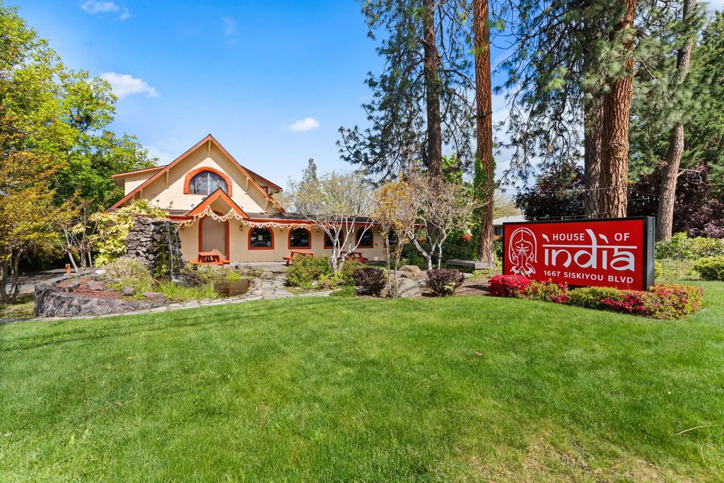 1667 Siskiyou Boulevard, Ashland