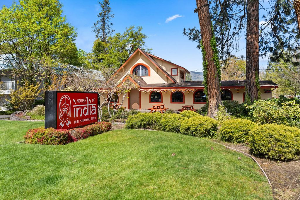 1667 Siskiyou Boulevard, Ashland