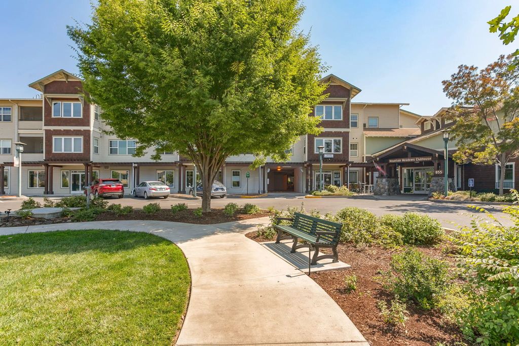 943 Mountain Meadows Circle, Ashland