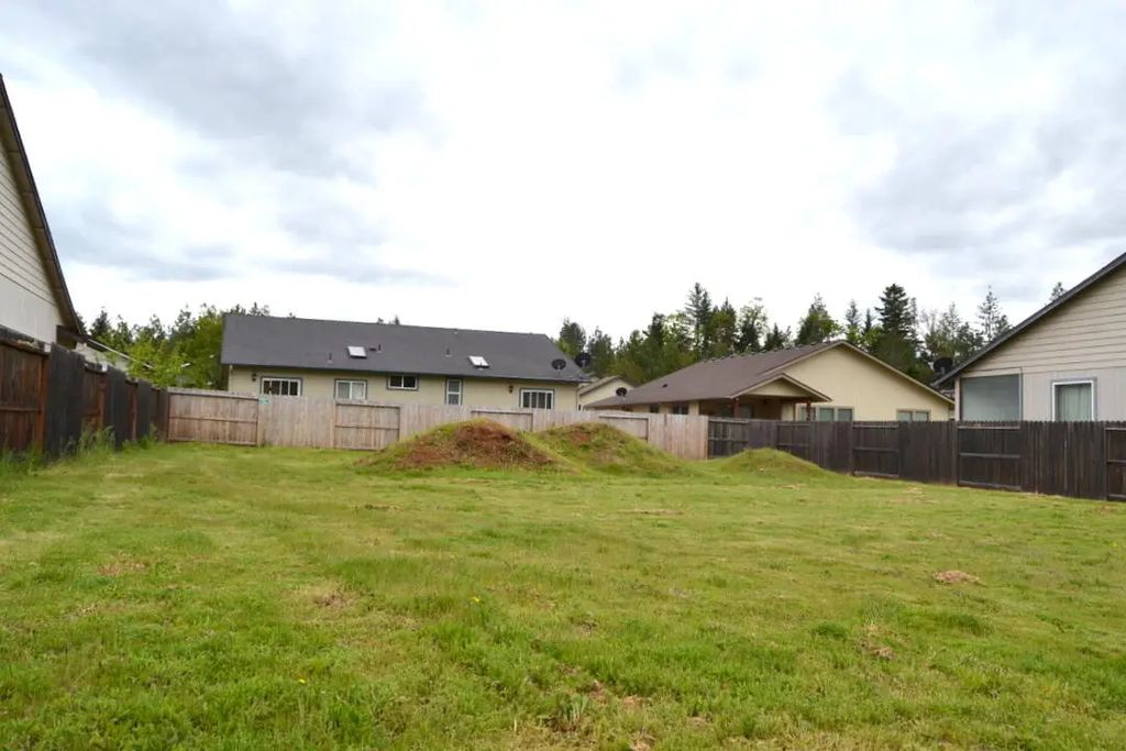 221 Red Cedar Lane, Cave Junction
