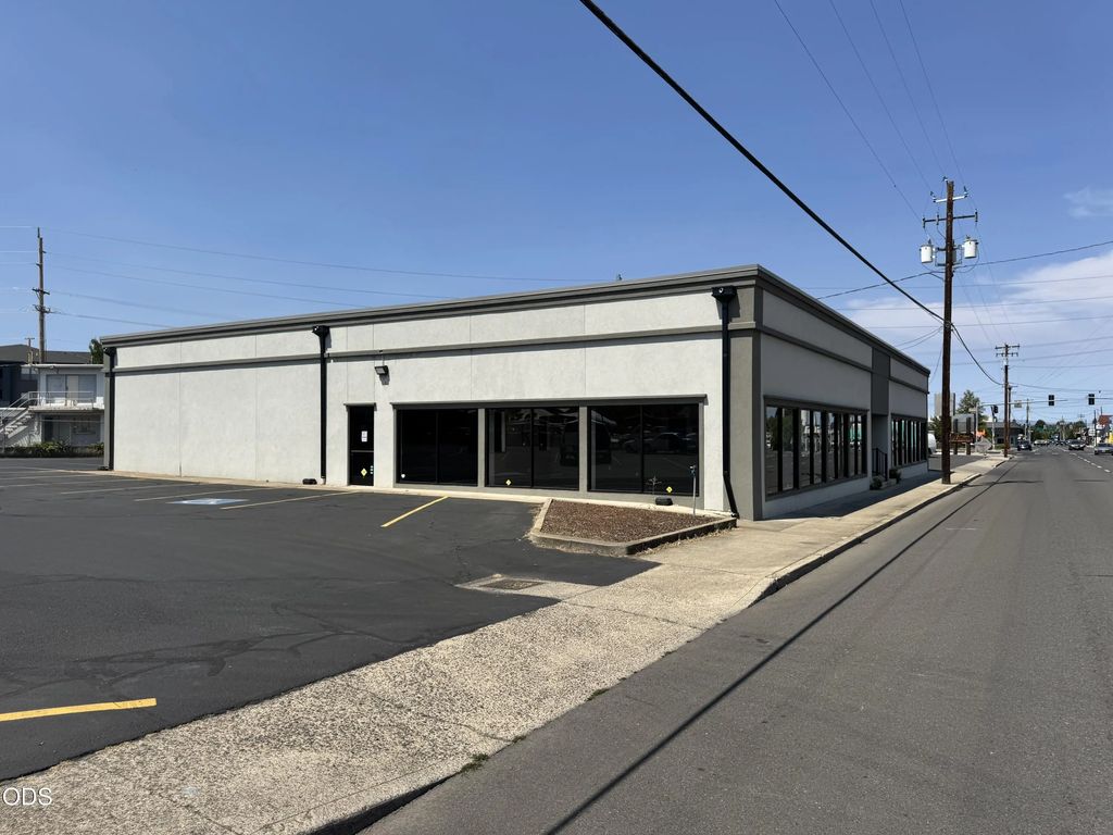 1165 Court Street, Medford