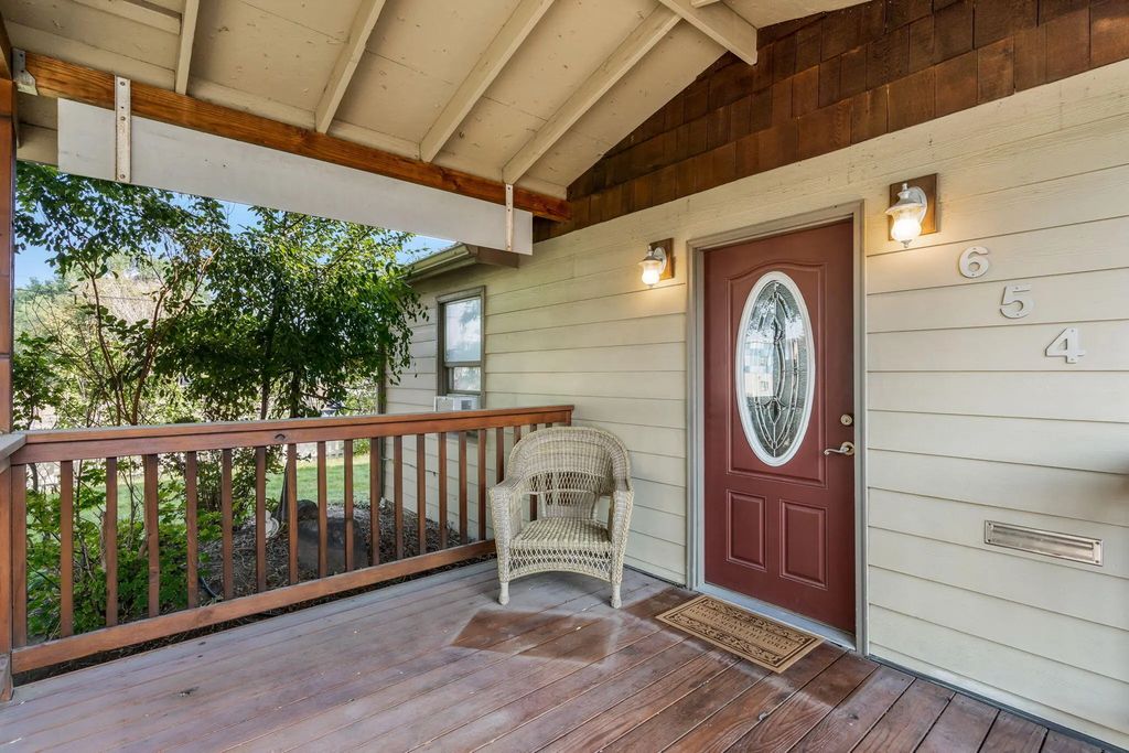 654 Nw 4th Street, Redmond
