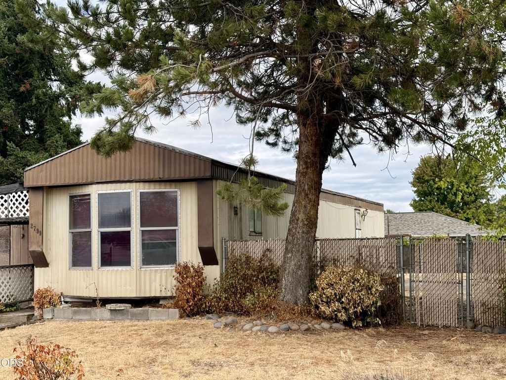 2799 Avenue A, White City