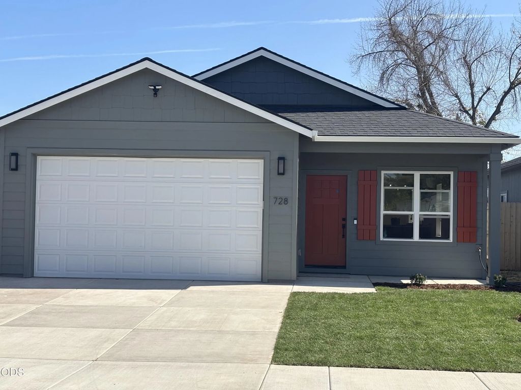 728 Dahl Place 17, Medford