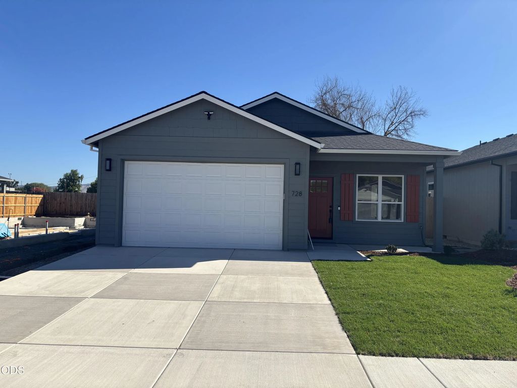 728 Dahl Place 17, Medford