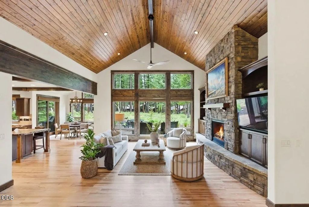 56346 Fireglass Loop, Bend