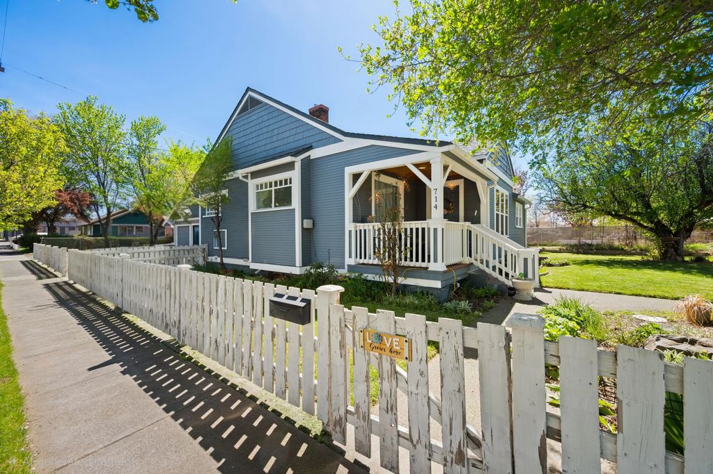 714 Sw Cascade Avenue, Redmond