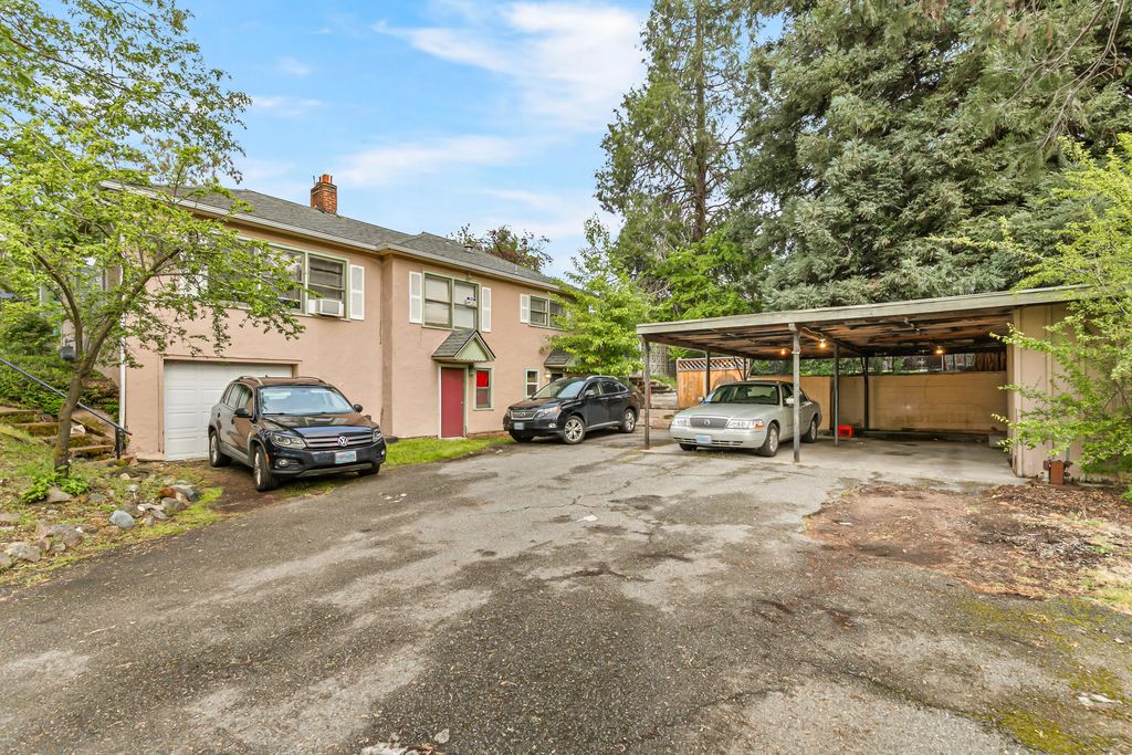 868 Ne A Street, Grants Pass