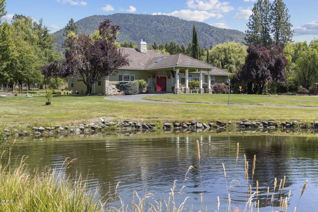 710 Debrick Way, Grants Pass