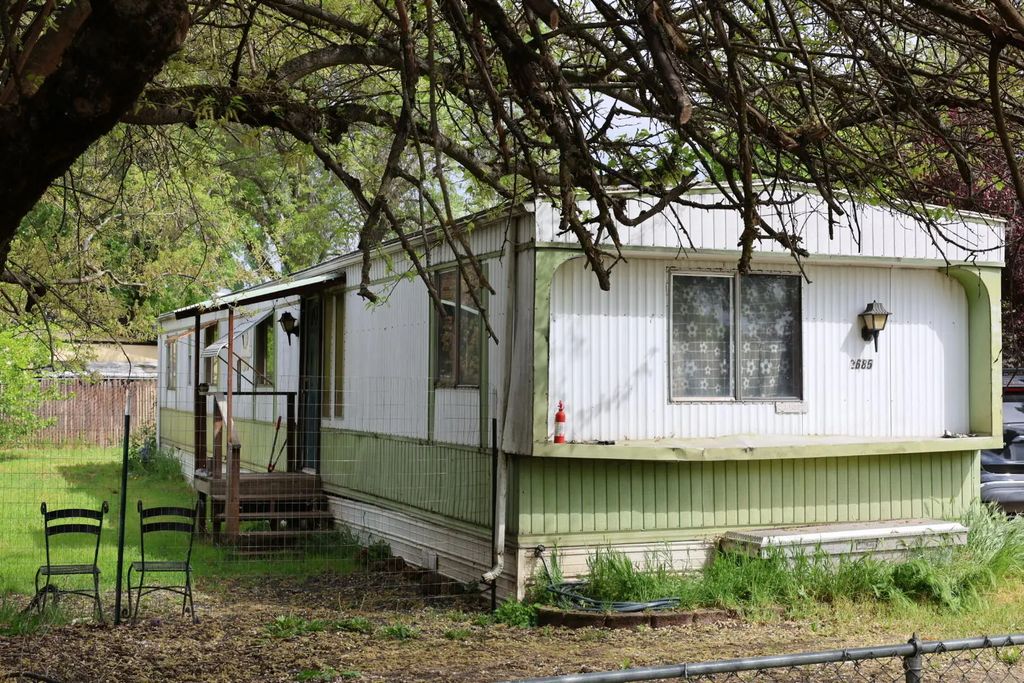 2685 Avenue A, White City