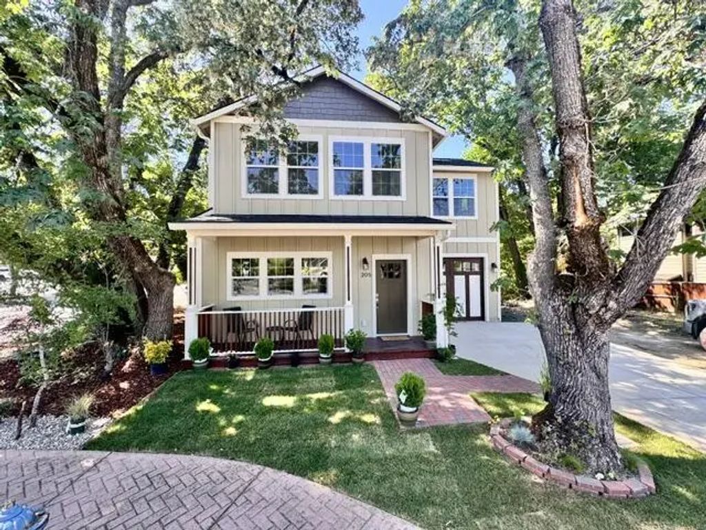 205 N Oregon Street, Jacksonville