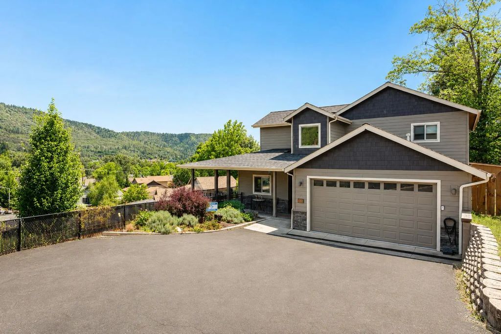 122 Nw Rook Drive, Grants Pass