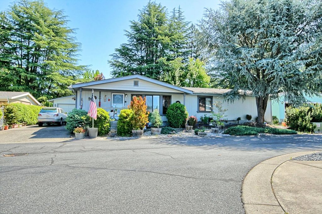 1848 Tamarac Lane, Grants Pass