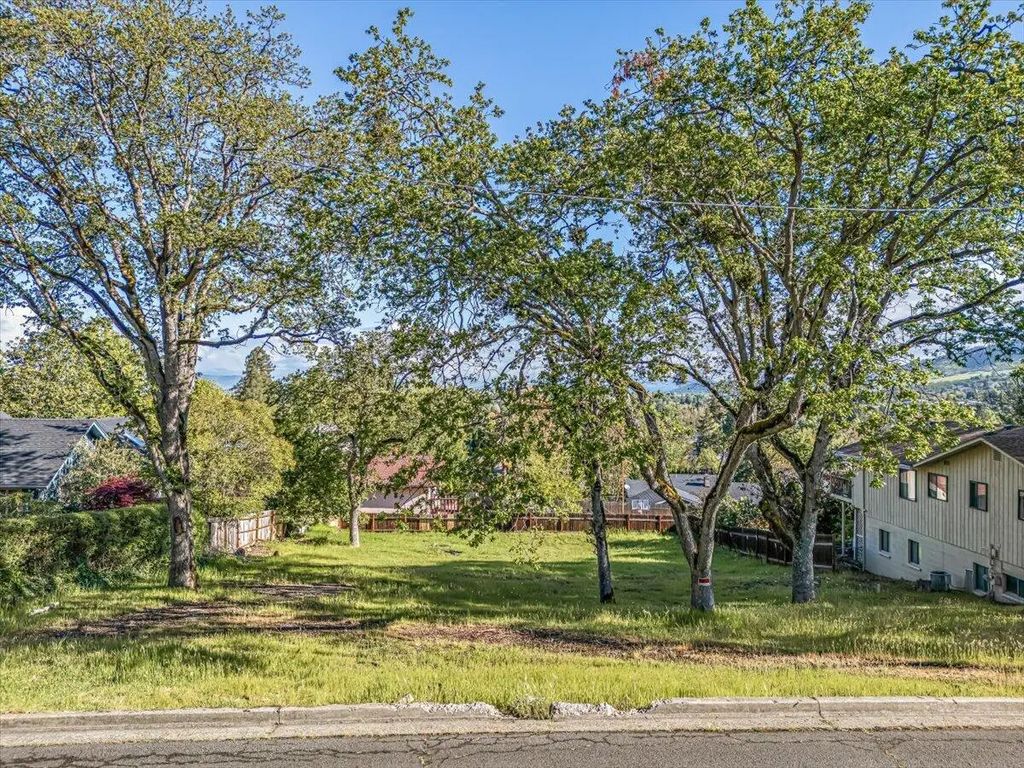 2449 Capital Avenue, Medford