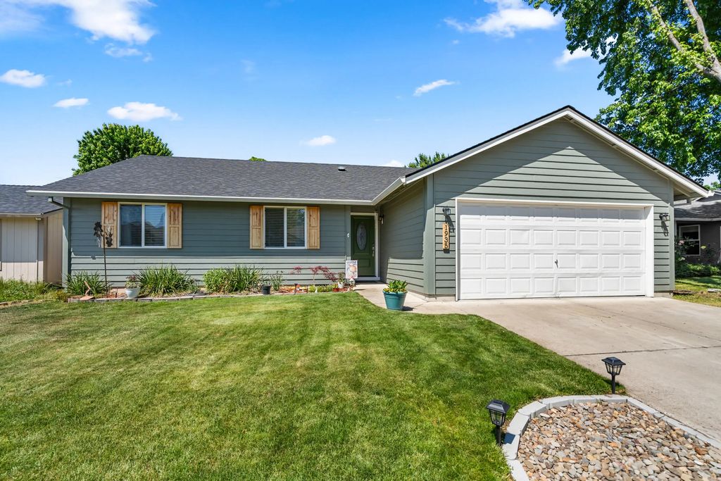 1935 Walnut Grove Lane, Central Point