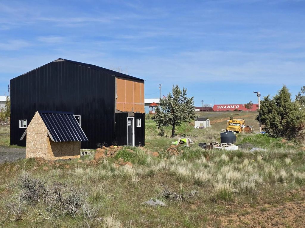 48712 B Street, Shaniko