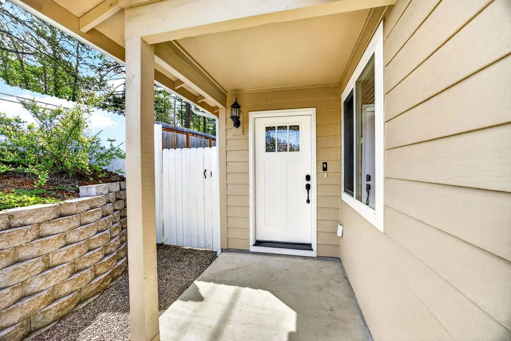 3001 University Road A & B, Grants Pass