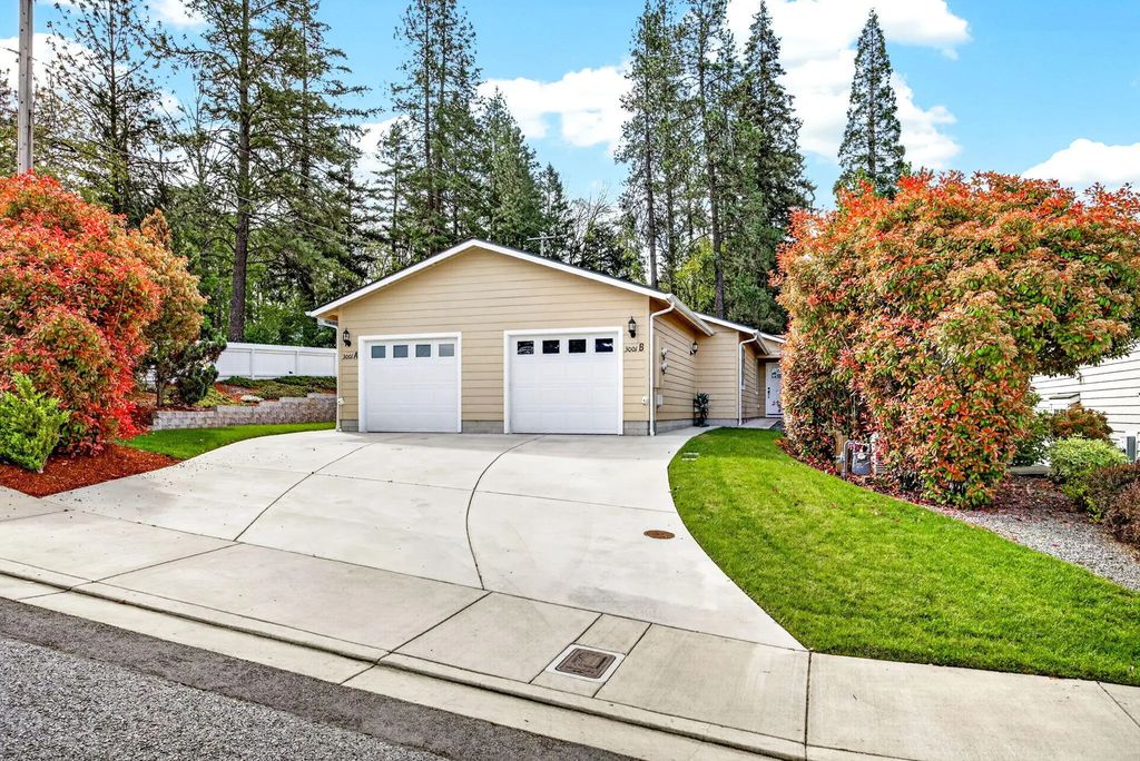 3001 University Road A & B, Grants Pass