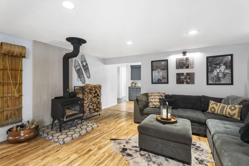 55670 Big River Drive, Bend
