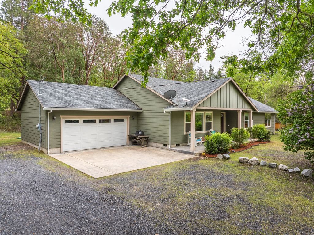769 Portland Avenue, Grants Pass