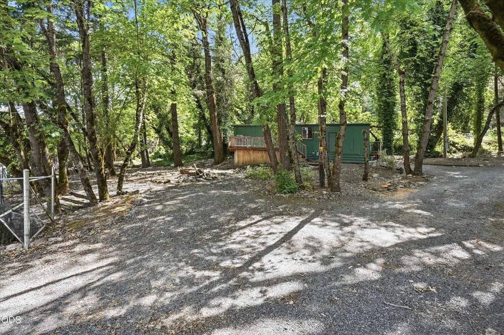 7949 Rogue River Highway, Grants Pass