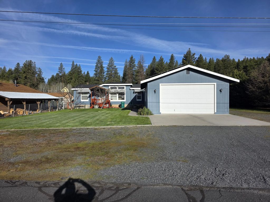 330 N Baker Avenue, Chiloquin