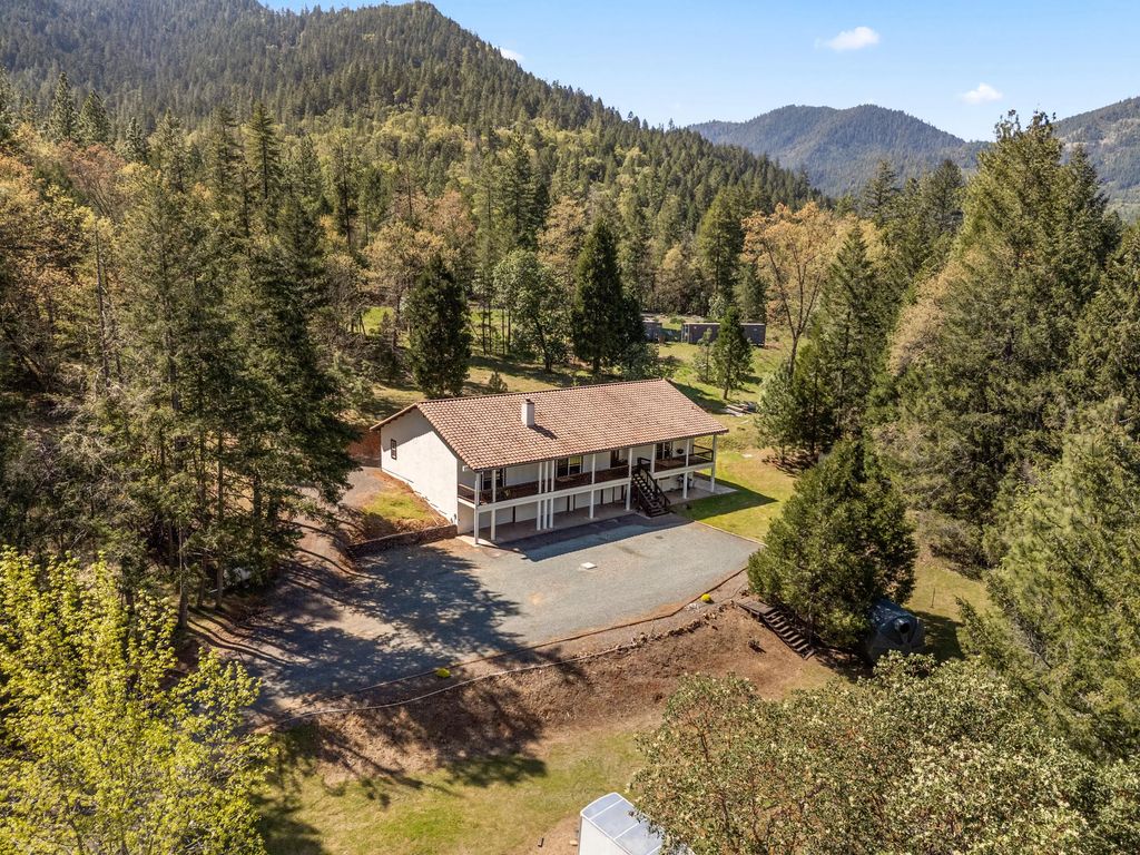 2295 W Evans Creek Road, Rogue River