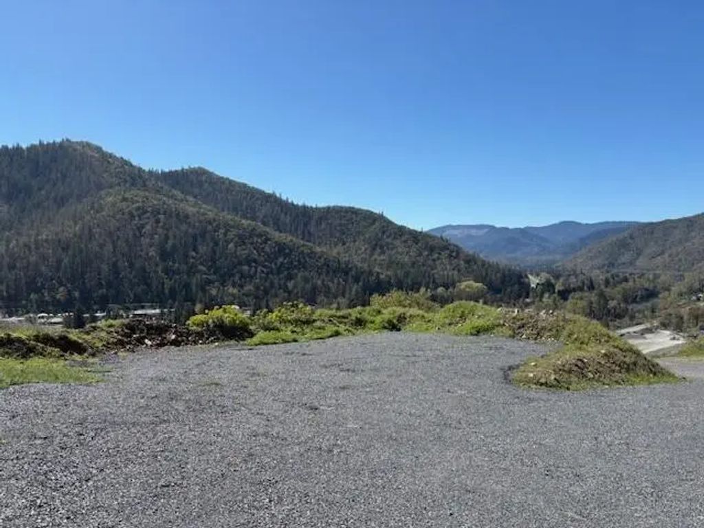 766 N River Road, Gold Hill