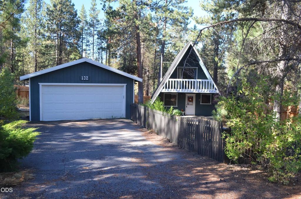 132 Ozmar Lane, Crescent