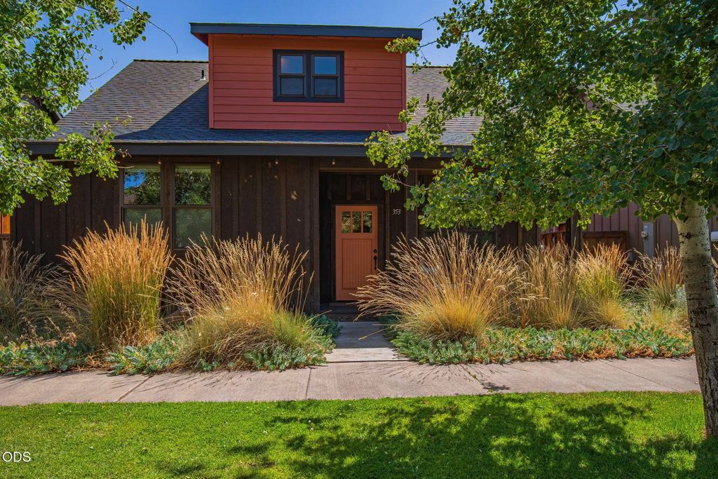 353 E Aspenwood Avenue, Sisters