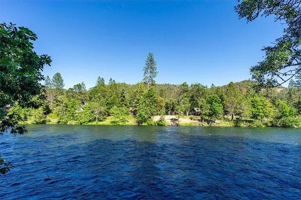 22266 Highway 62, Shady Cove