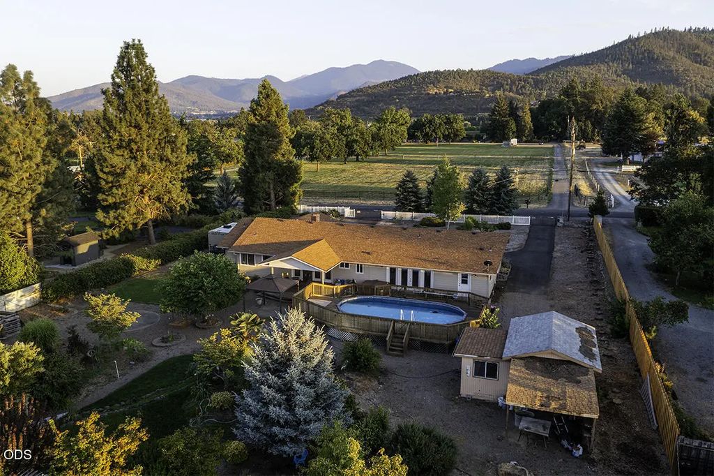 1850 Camp Baker Road, Medford