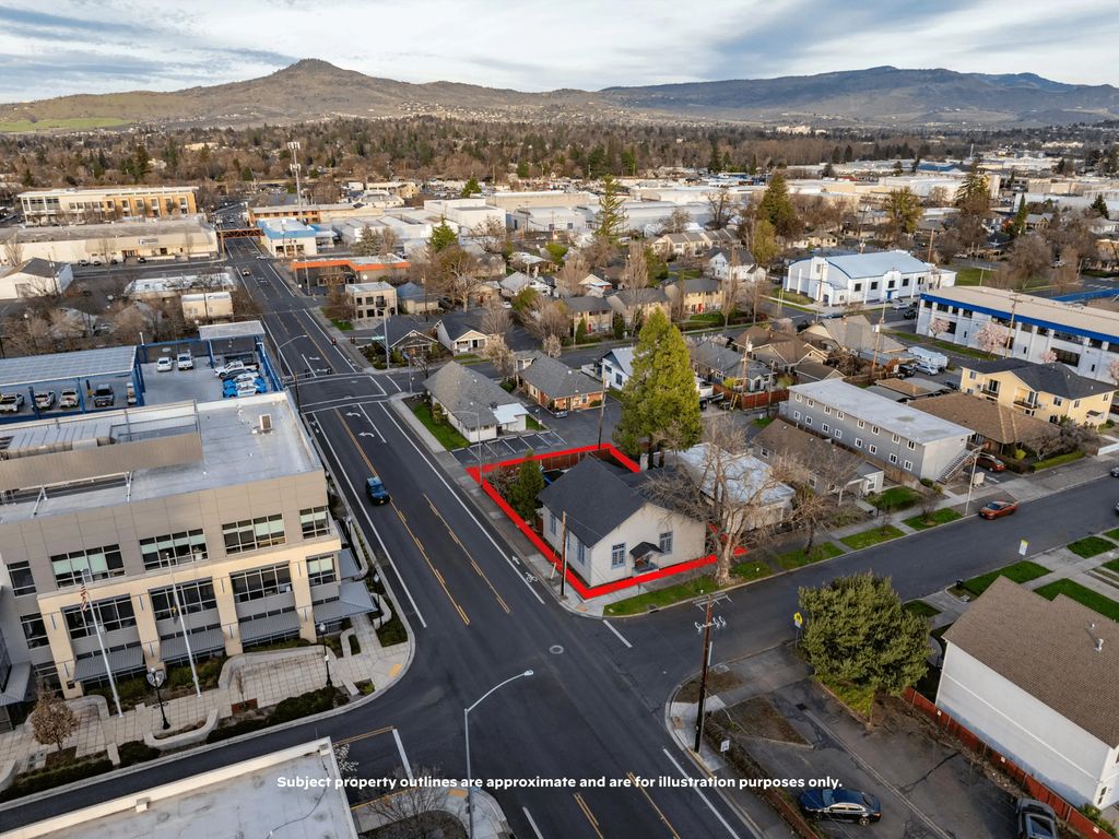 301 S Ivy Street, Medford