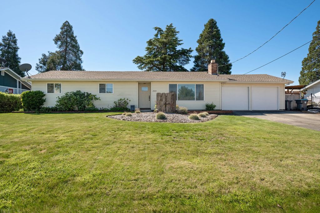 2372 E Mcandrews Road, Medford
