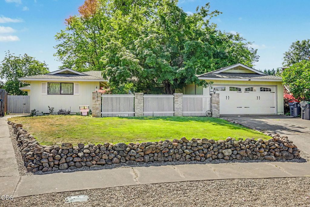 1448 N Keene Way Drive, Medford