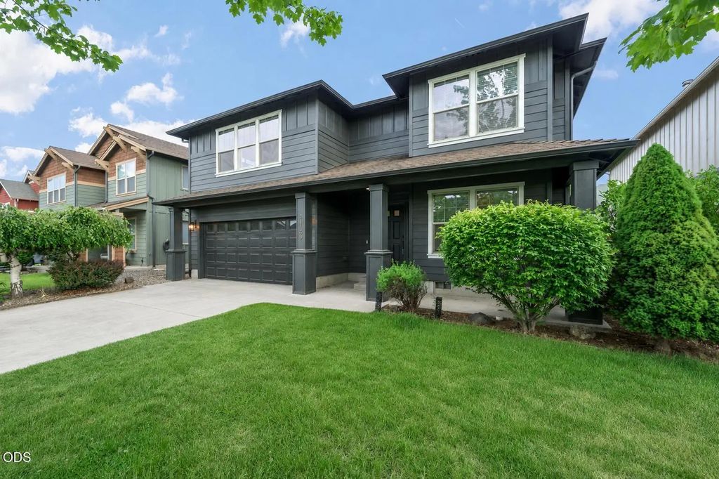 21163 Clairaway Avenue, Bend