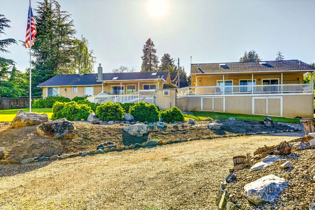 2244 Hillside Drive, Medford