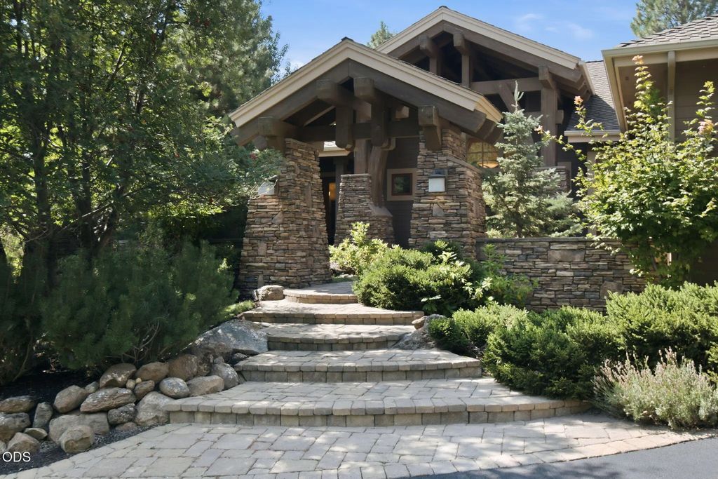 17094 Lady Caroline Drive, Sisters