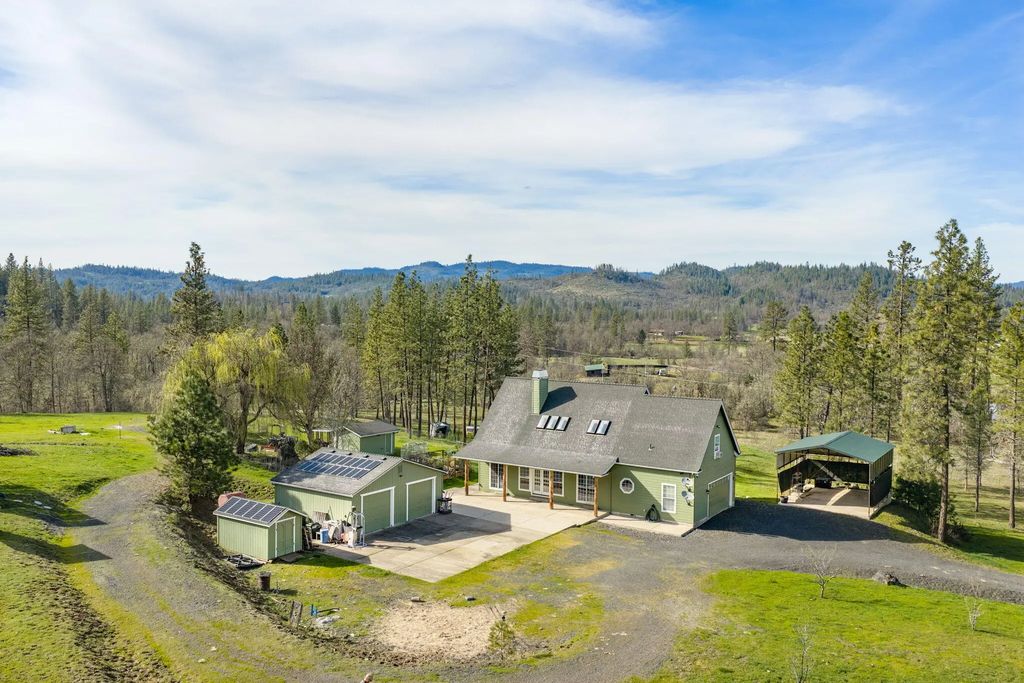 10060 Butte Falls Highway, Eagle Point