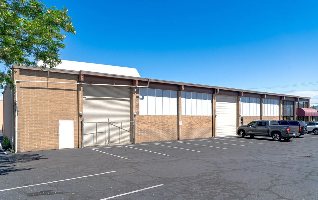 820 S Central Avenue, Medford