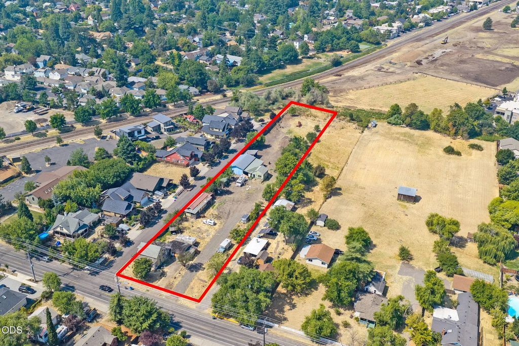 219 N Mountain Avenue, Ashland